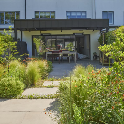 Wimbledon Small Garden With Garden Room