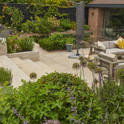 Wimbledon Large Garden With Swimming Pool