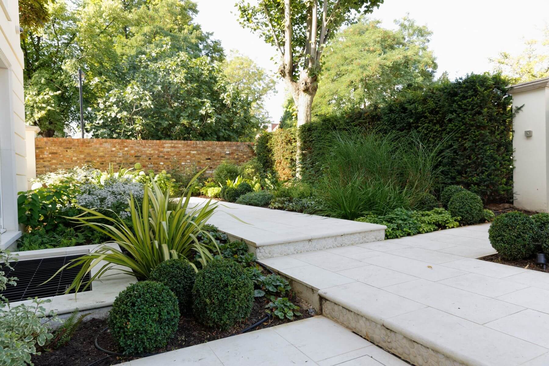St John's Wood Luxury Back Garden with Green Walls - Belderbos