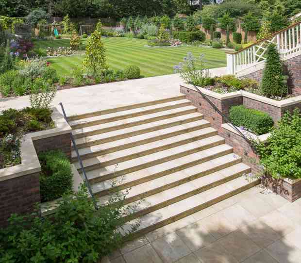 Wimbledon Large Luxury Garden - thumbnail